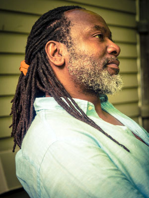 Reginald-D-Hunter-2015-Holding-image