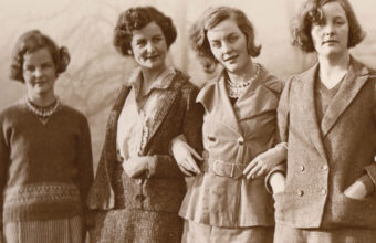THE-MITFORDS-image-credit-Devonshire-Collection-Chatsworth-Reproduced-by-permission-of-Chatsworth-Settlement-Trustees